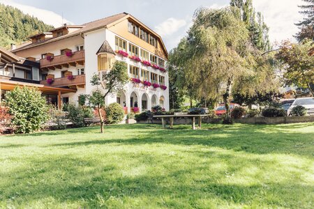 Book luxury holiday South Tyrol. 4-star S hotel Ahrntal