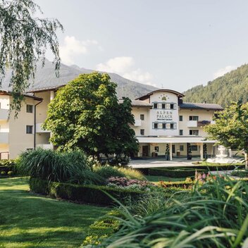 Discover hotels South Tyrol & hotels at Lake Garda