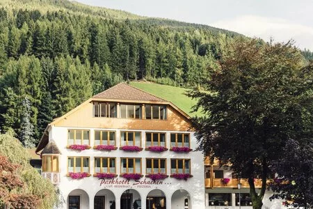 Book luxury holiday South Tyrol. 4-star S hotel Ahrntal