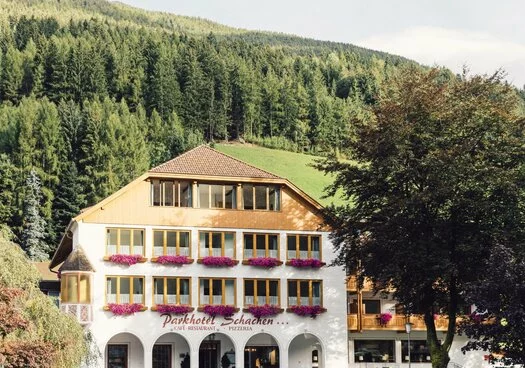 Discover hotels South Tyrol & hotels at Lake Garda