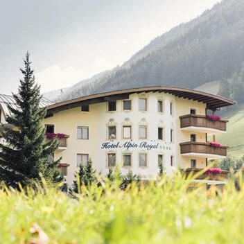 Discover hotels South Tyrol & hotels at Lake Garda