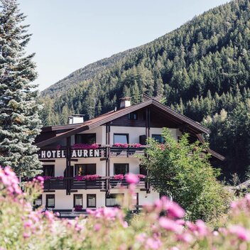 Discover hotels South Tyrol & hotels at Lake Garda